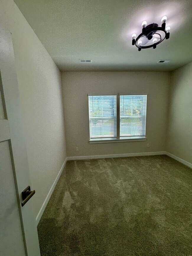 Building Photo - Beautiful, 3BR/3BA, Ranch with Bonus Room in Harrisburg