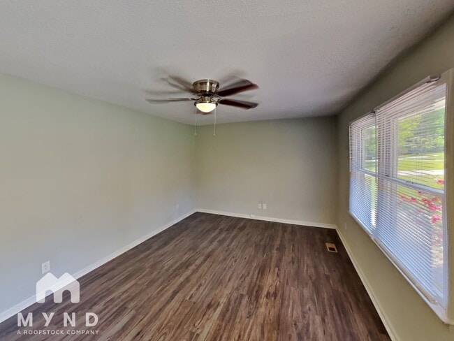 Building Photo - 4546 Lisa Dr