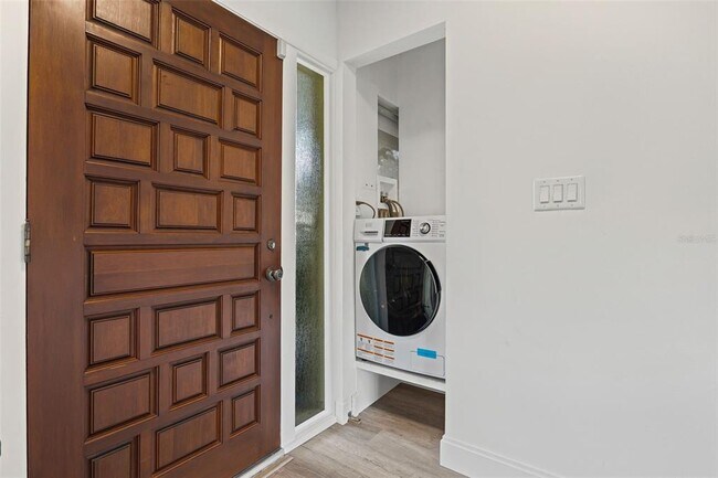 Building Photo - 7215 Westmoreland Dr