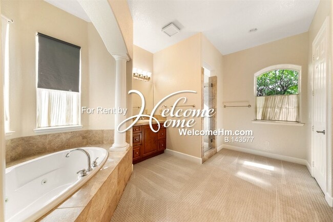 Building Photo - 15020 Redmond Lp