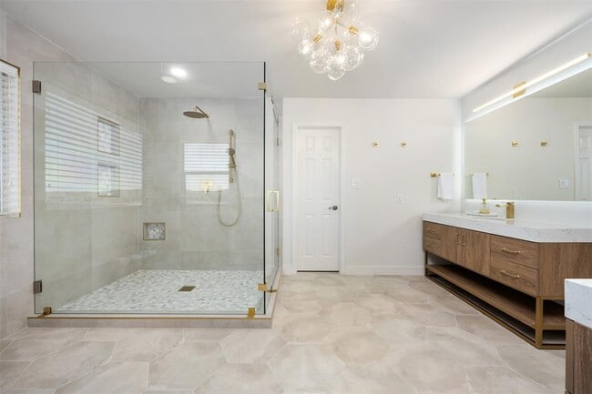 Building Photo - 3008 Point Cove