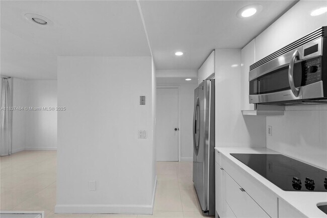Building Photo - 1390 Ocean Dr
