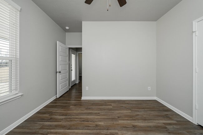 Building Photo - 1123 Trellis Pass