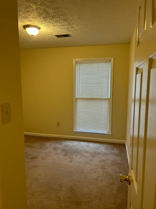 Building Photo - The Vineyard Ranch Home     260207