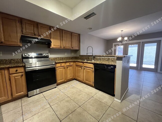 Building Photo - Charming 3 Bedroom, 2.5 Bath Home in North...