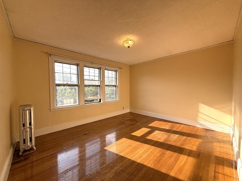 Primary Photo - 160 Norfolk St