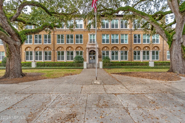 Building Photo - 2525 College St