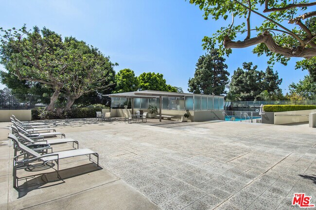 Building Photo - 2222 Ave of the Stars