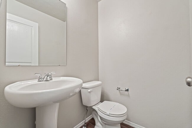Building Photo - 4bd/2.5ba Home Near the Marketplace Nampa ...