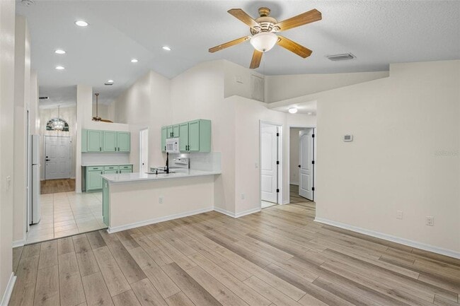 Building Photo - 25818 Bloomsbury Ct