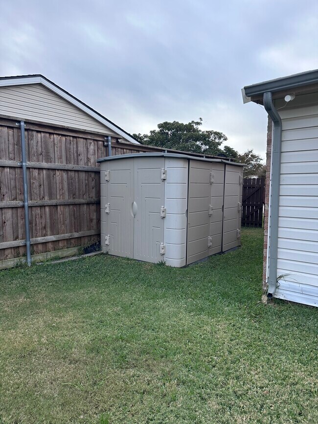 Building Photo - 6916 Elliot Ct