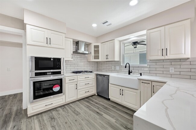 Building Photo - 7707 12 Fairway Ln