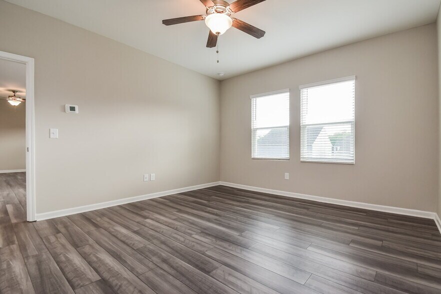 Building Photo - 570 Knightsbridge Ln