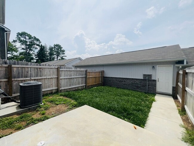 Building Photo - 2012 Hardwick Ln