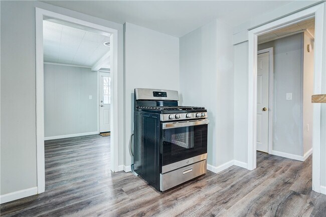 Building Photo - 1070 Gravel Rd