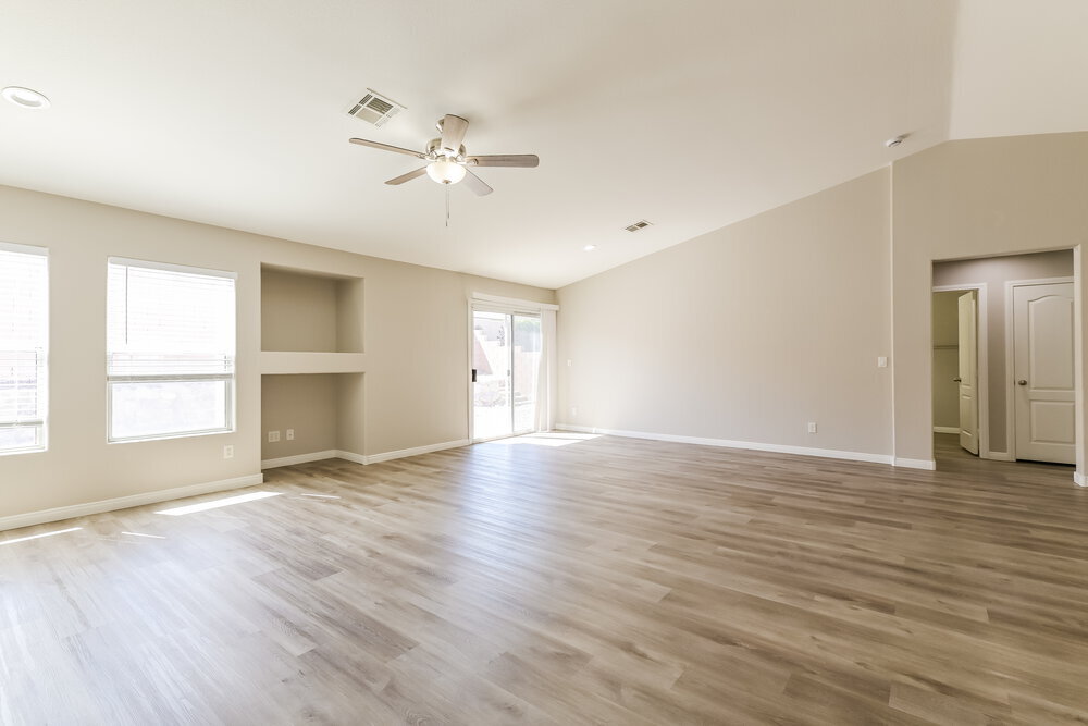 Building Photo - 1075 Silver Star St