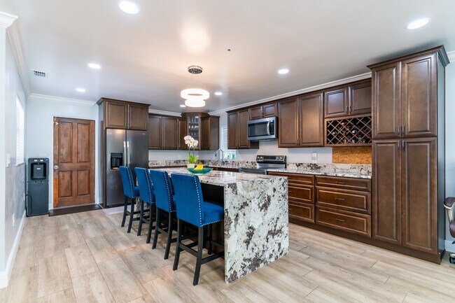 Building Photo - 1167 Lake Blanche Dr