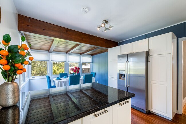 Building Photo - Coming Soon! Lovely Redwood Heights Home w...