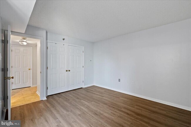 Building Photo - 1301 N Courthouse Rd