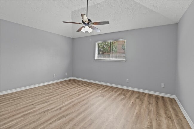 Building Photo - 20903 Union Park Dr