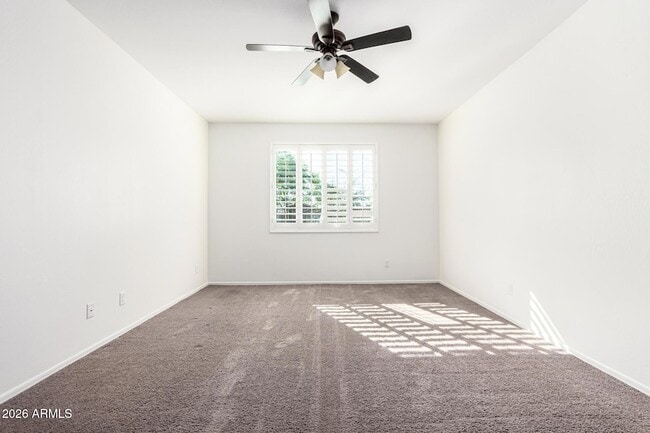 Building Photo - 665 E Rojo Way