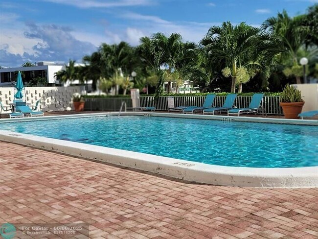 Building Photo - 401 Golden Isles Dr