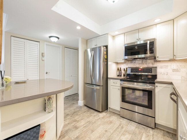 Building Photo - 3520 S Ocean Blvd