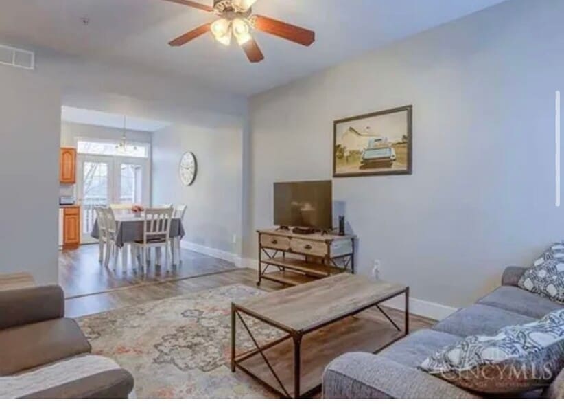 Building Photo - 14 S Poplar St