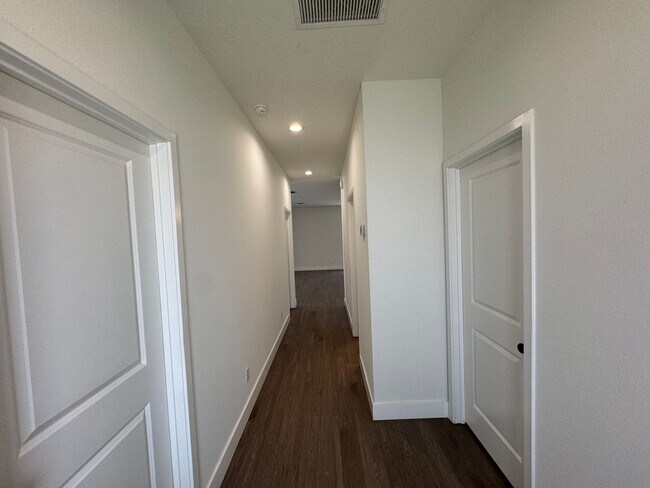 Building Photo - BEAUTIFUL 4 BD/2 BA Home in Palm Bay! Great Location!