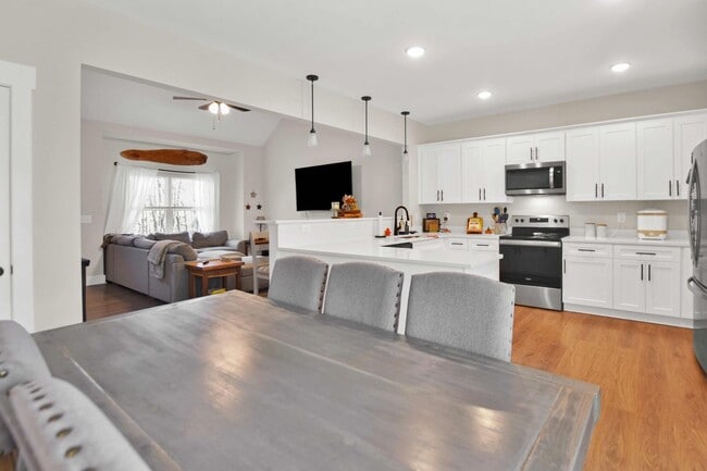 Building Photo - Pet Friendly Three Bedroom on Acre!