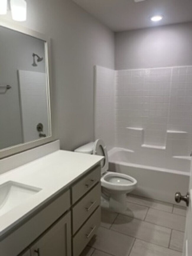 Building Photo - Newly Built!