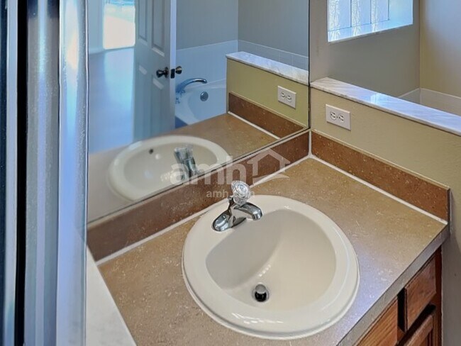 Building Photo - 831 Shore Breeze Way