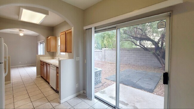 Building Photo - 7553 Dry Creek Ave