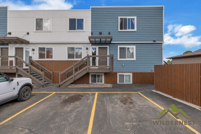 Building Photo - Yacht Club Condo - LAKE VIEWS-Great 3 Bedroom/2 Bath Unit w/Lake Access