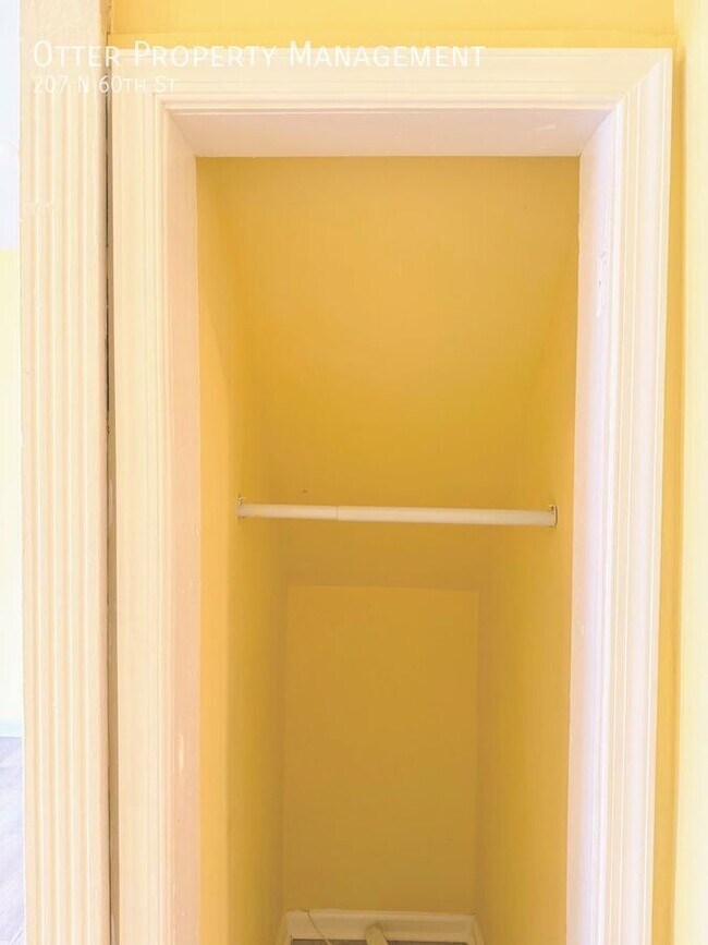 Building Photo - 207 N 60th St