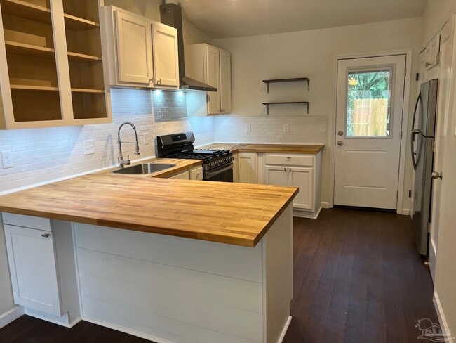 Building Photo - 5940 Mona Ln