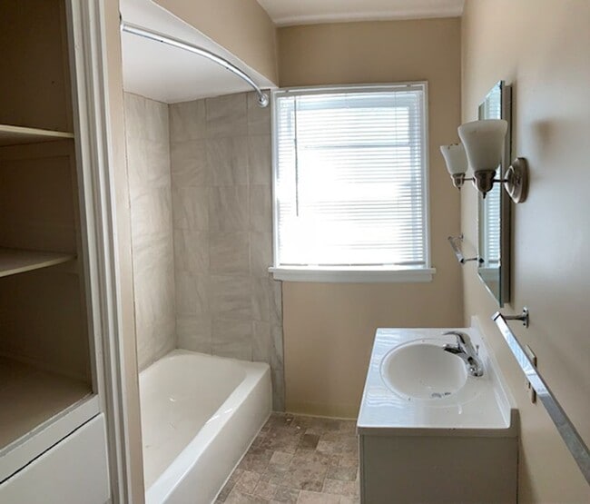 Building Photo - Very Nice 3 Bedroom House On South Hill #1555