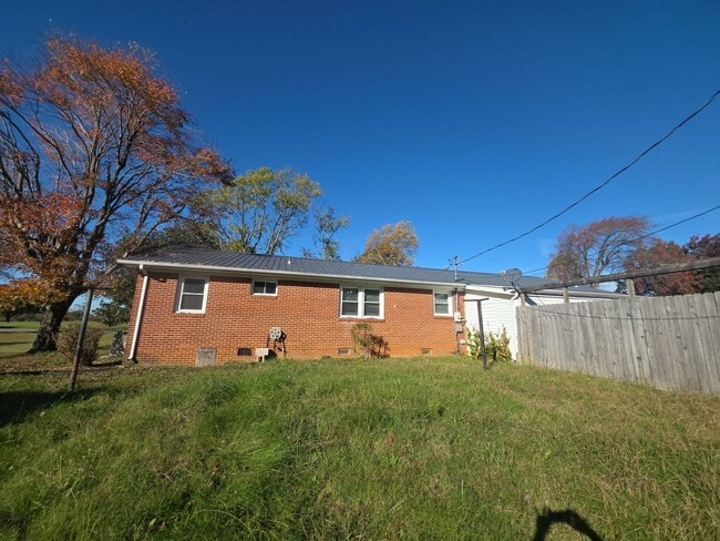 Building Photo - Spacious 3 Bedroom Home with Limited-Time $500 Move-In Special