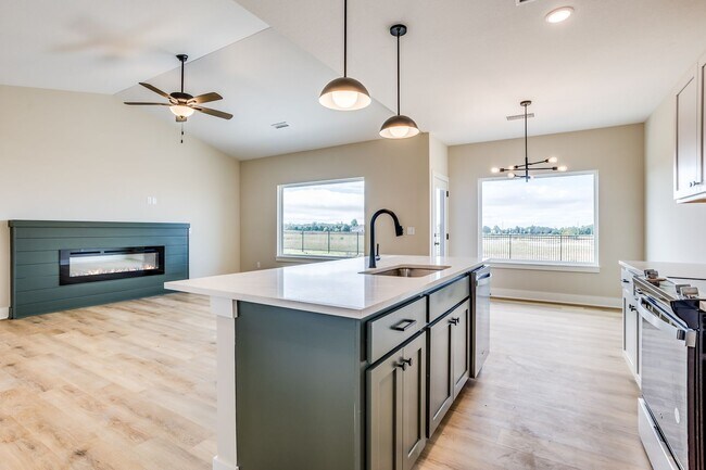 Building Photo - 1025 W Long Path Ct