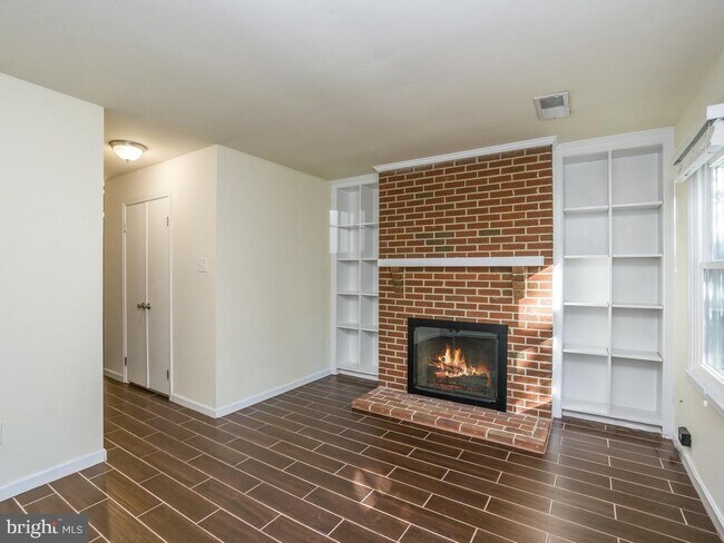 Building Photo - 1128 N Taylor St