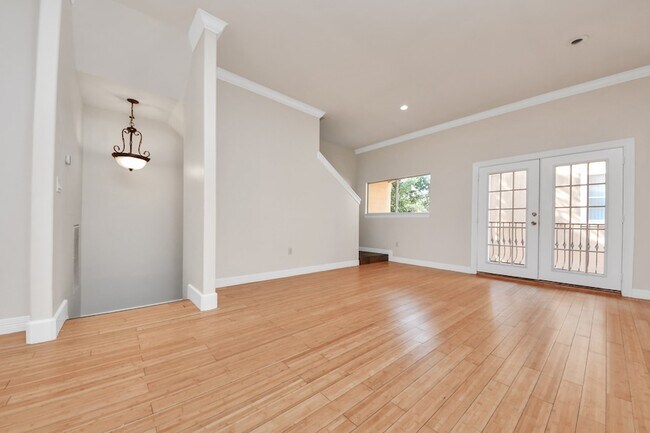 Building Photo - 3014 Chenevert St