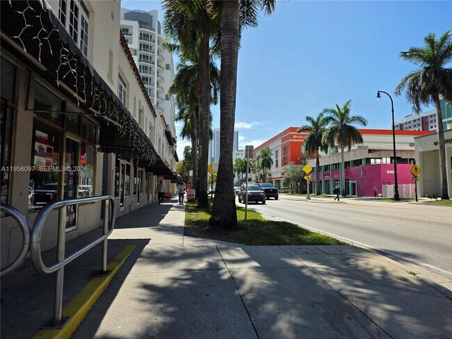 Building Photo - 471 NE 25th St