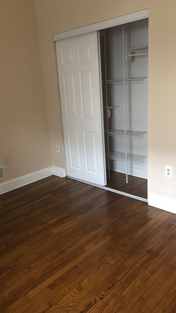 Building Photo - 811 N Van Buren St