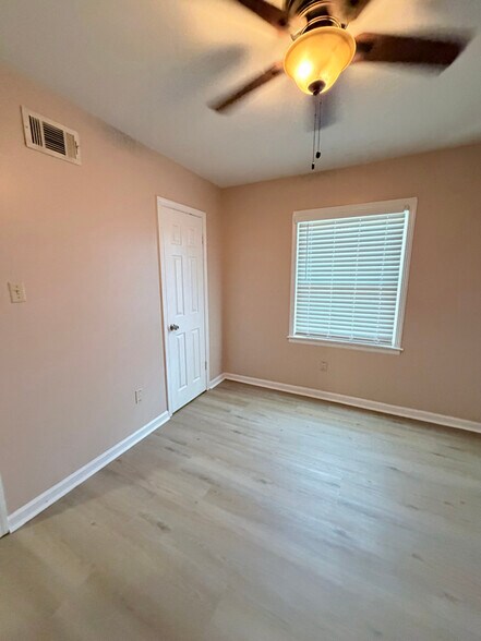 Building Photo - 3632 Cromwell Cove