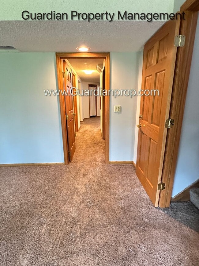 Building Photo - South West Bloomington Single Family Home,...
