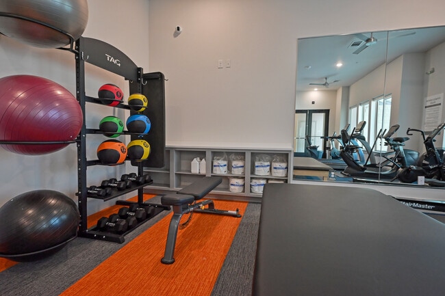 Building Photo - Heritage Estates at Wells Branch