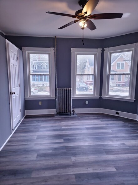 Building Photo - 80 Linden St