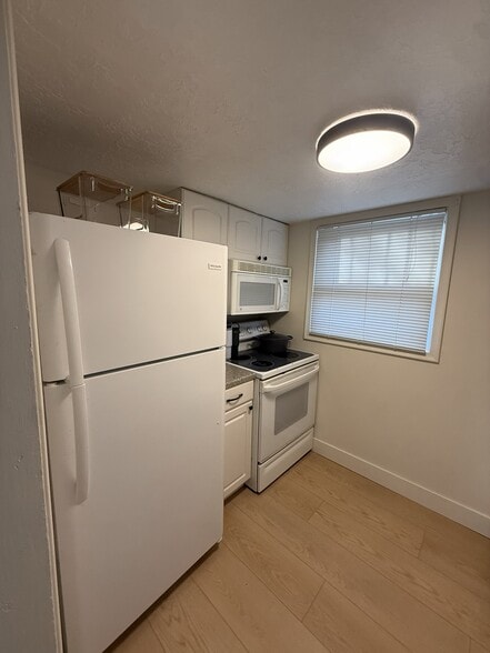 Kitchen - 1819 E Parleys Canyon Blvd