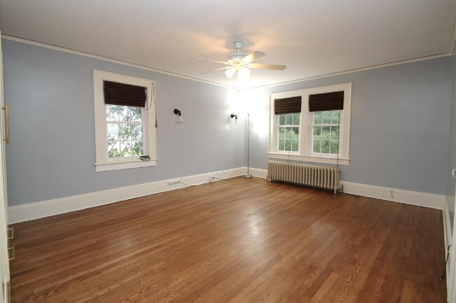 Building Photo - Charming 1950s Home Just Minutes from Downtown Harrisonburg!
