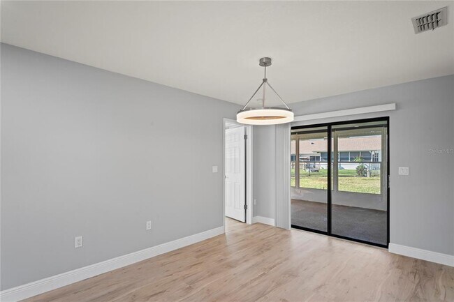 Building Photo - 8312 Roxboro Dr